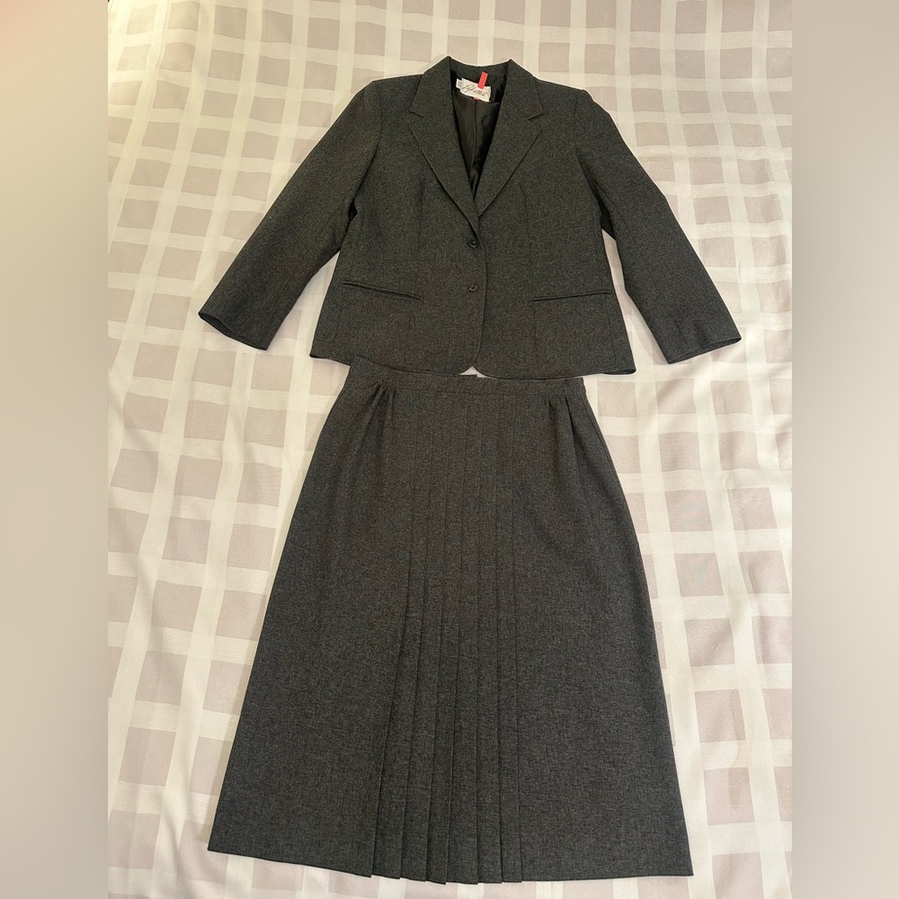 💎🩶Vintage Pykettes Women's Dark Gray Pleated Skirt Suit, Sz. 14